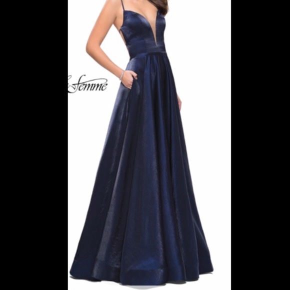 A La Femme prom dress from 2018. - Picture 1 of 4